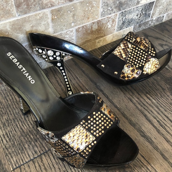 Gold/black sandals - Picture 3 of 5